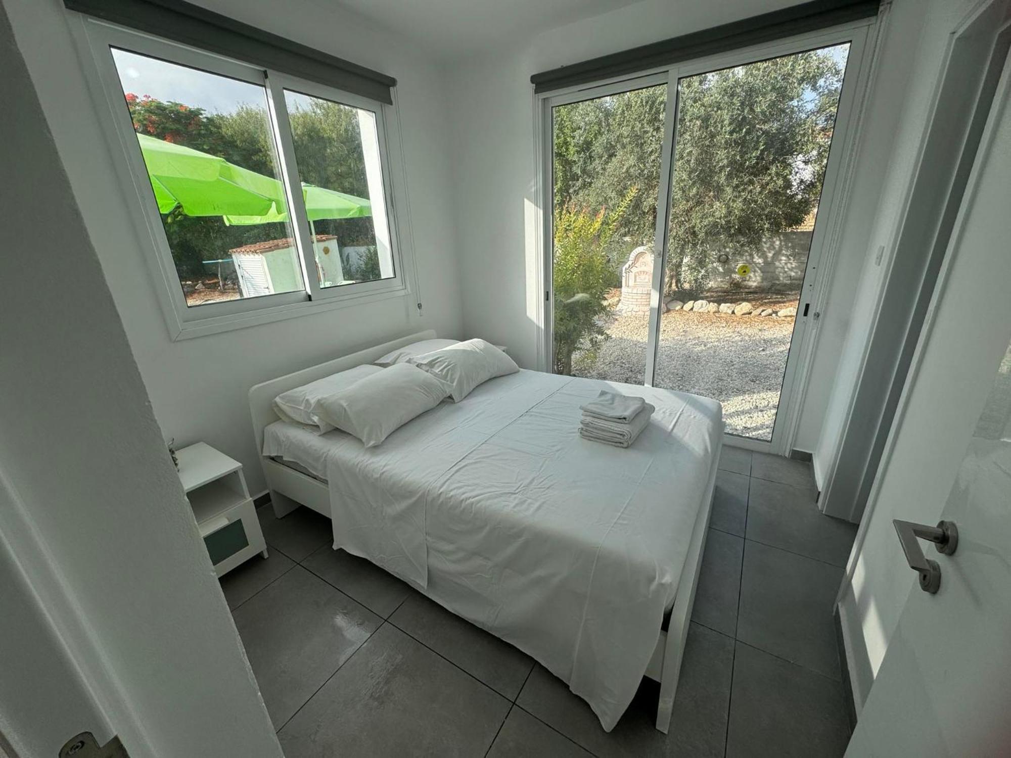 Villa Coralia Gardens 1Km From Coral Bay Beach Exterior foto