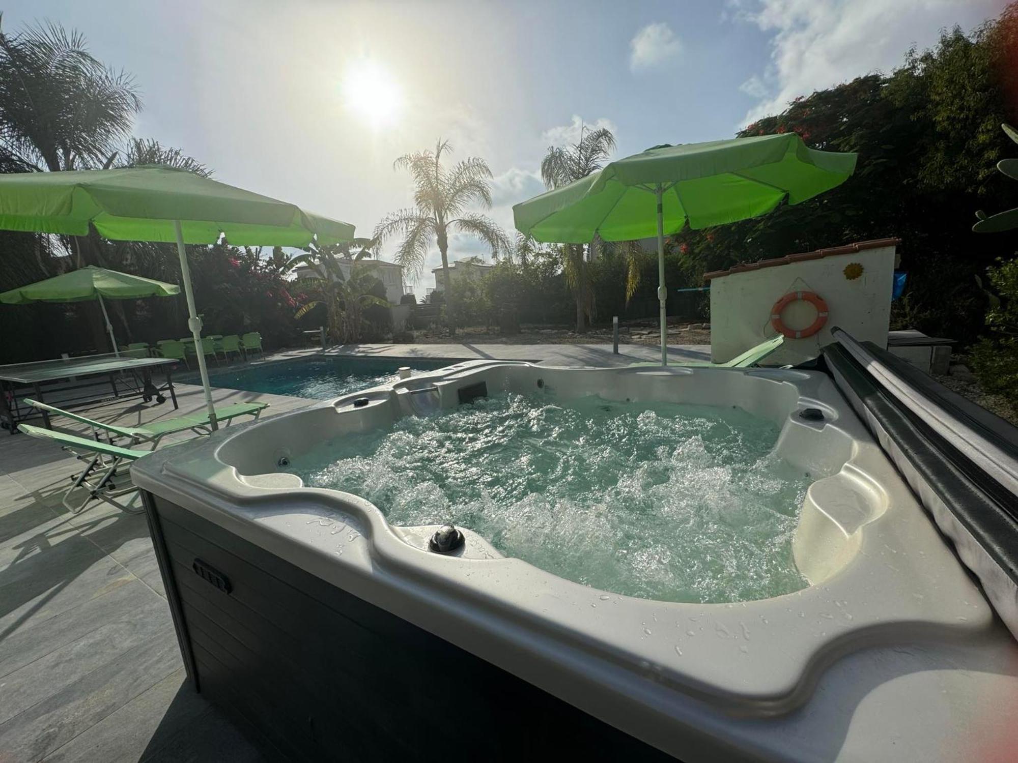 Villa Coralia Gardens 1Km From Coral Bay Beach Exterior foto